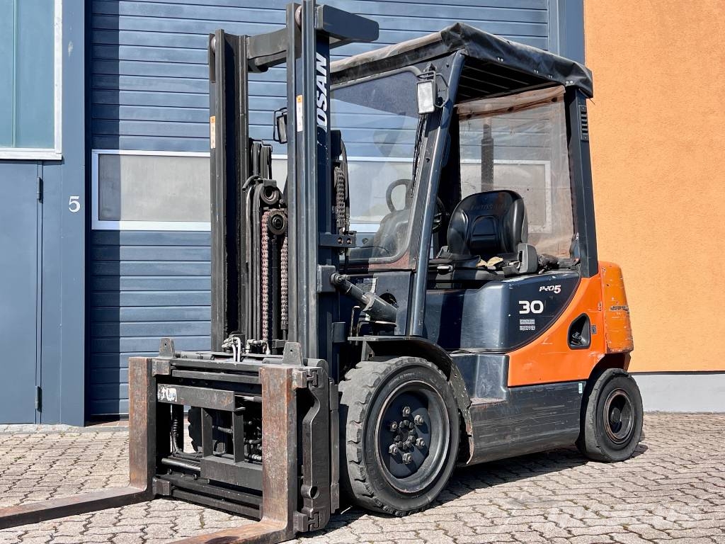Doosan D 30 S-5 Dieseltrukit