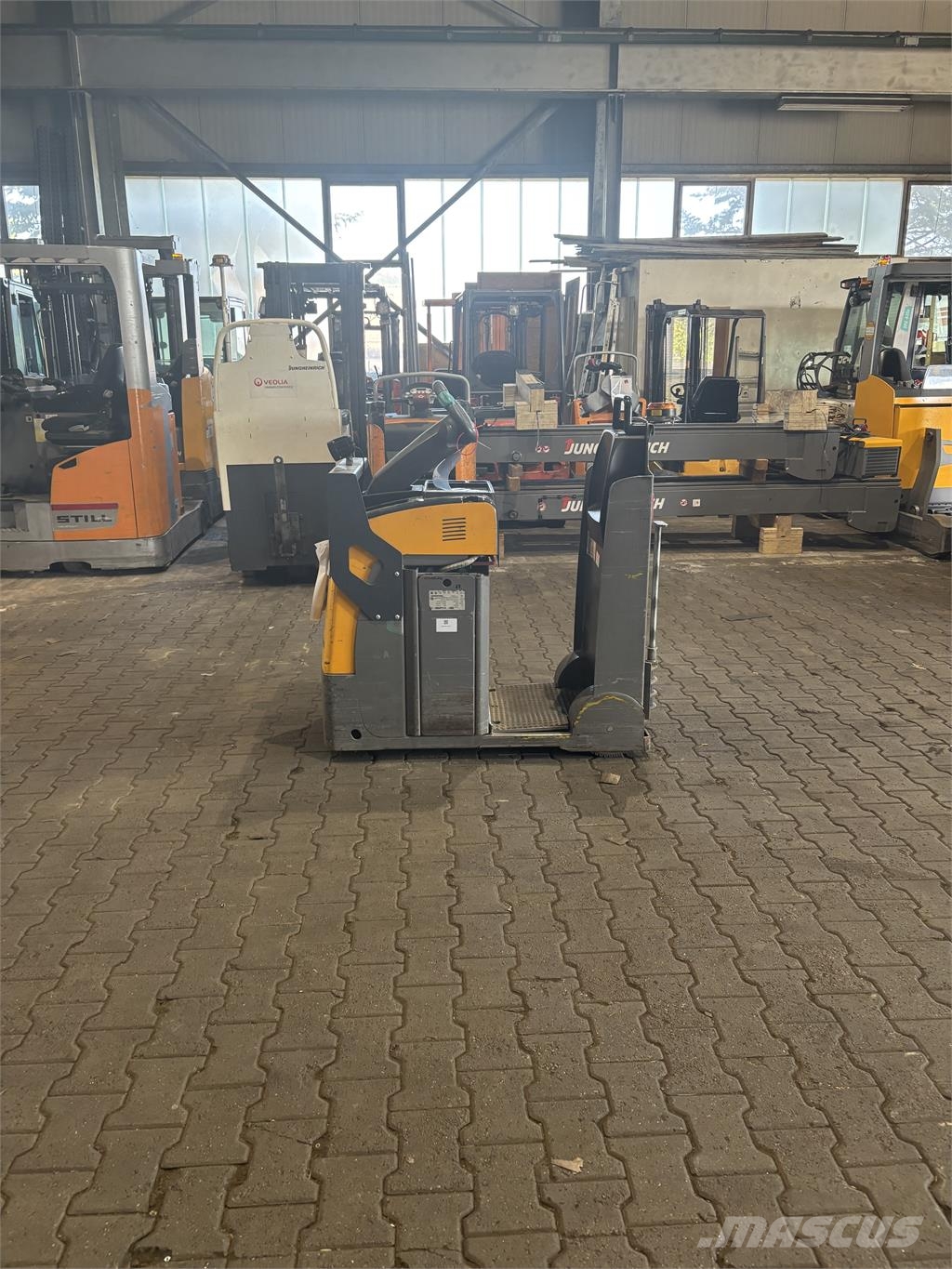 Jungheinrich EZS130 Schlepper