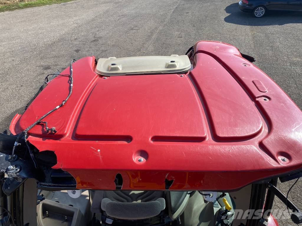 Case IH MAXXUM 125 MultiController 40Km/h endommagé Traktorit
