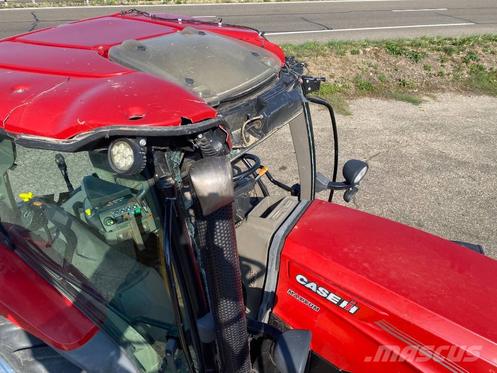 Case IH MAXXUM 125 MultiController 40Km/h endommagé Traktorit
