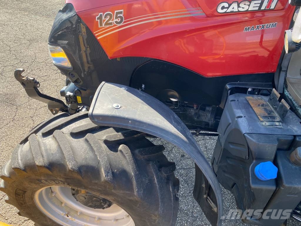 Case IH MAXXUM 125 MultiController 40Km/h endommagé Traktorit
