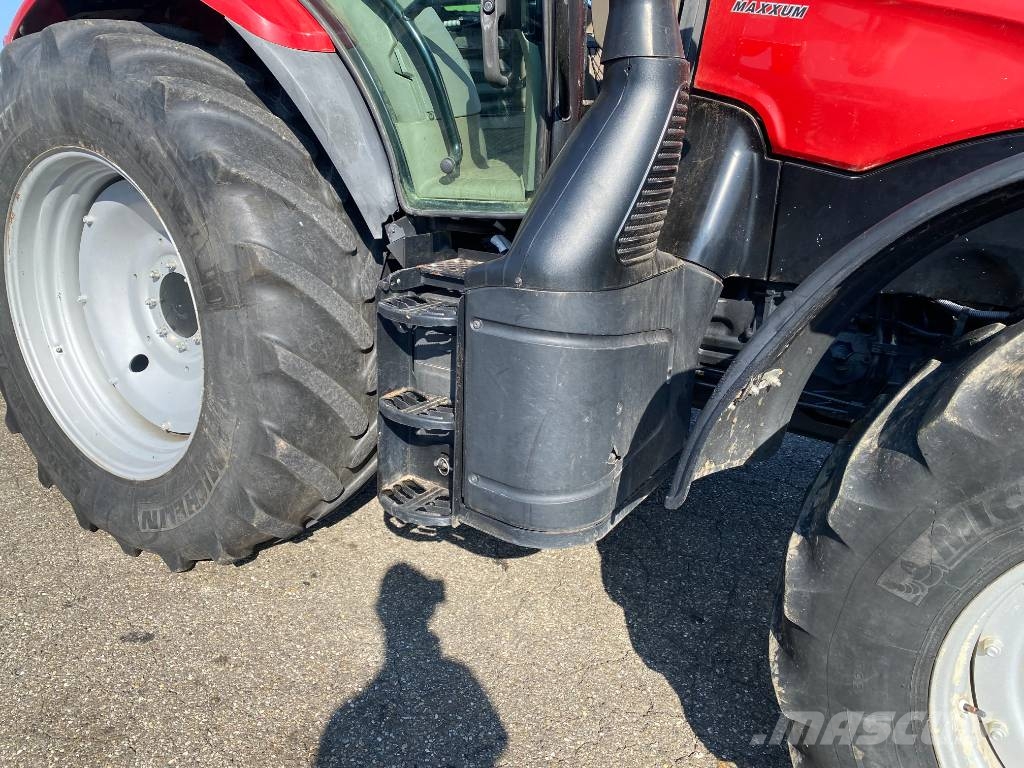 Case IH MAXXUM 125 MultiController 40Km/h endommagé Traktorit