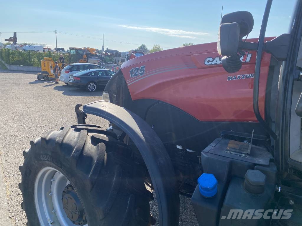 Case IH MAXXUM 125 MultiController 40Km/h endommagé Traktorit