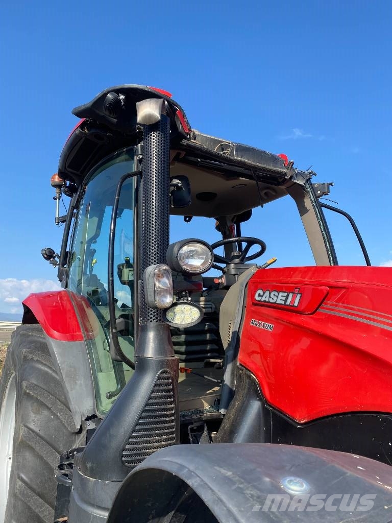 Case IH MAXXUM 125 MultiController 40Km/h endommagé Traktorit