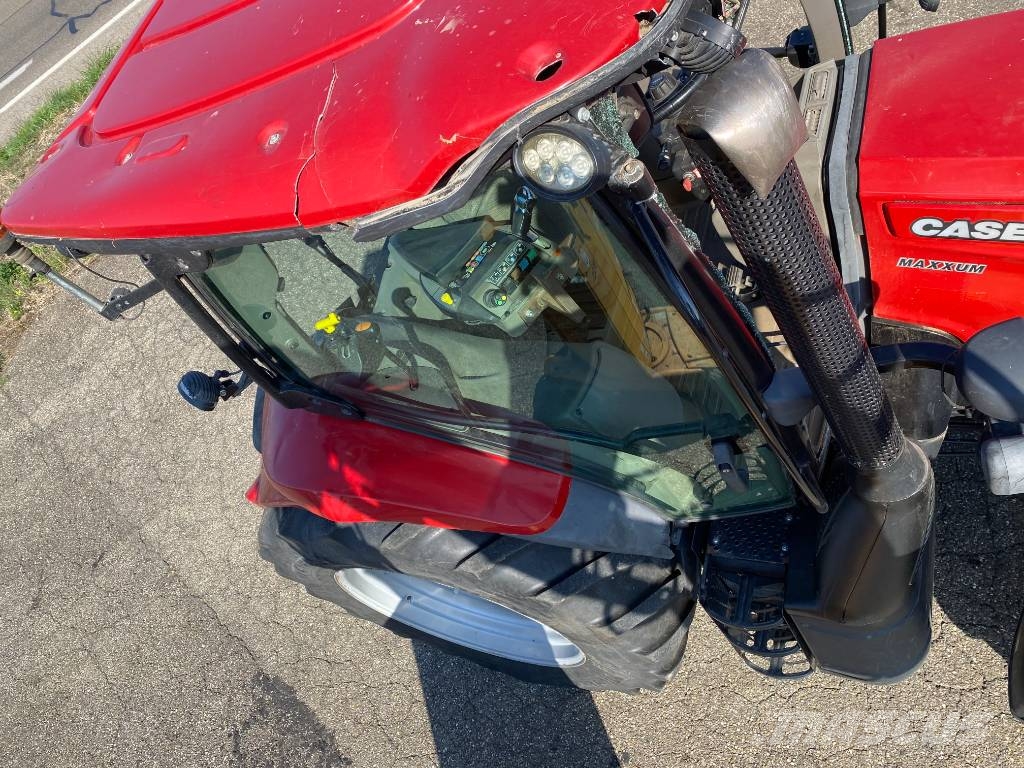 Case IH MAXXUM 125 MultiController 40Km/h endommagé Traktorit