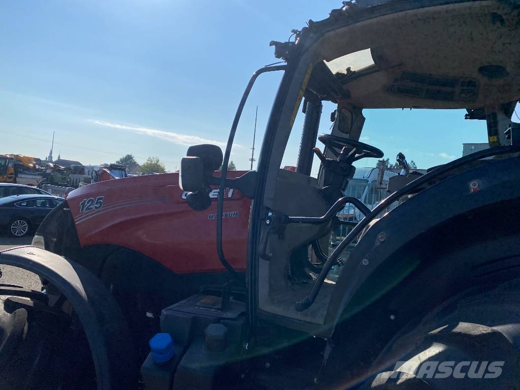 Case IH MAXXUM 125 MultiController 40Km/h endommagé Traktorit