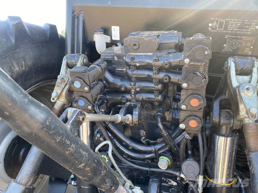 Case IH MAXXUM 125 MultiController 40Km/h endommagé Traktorit