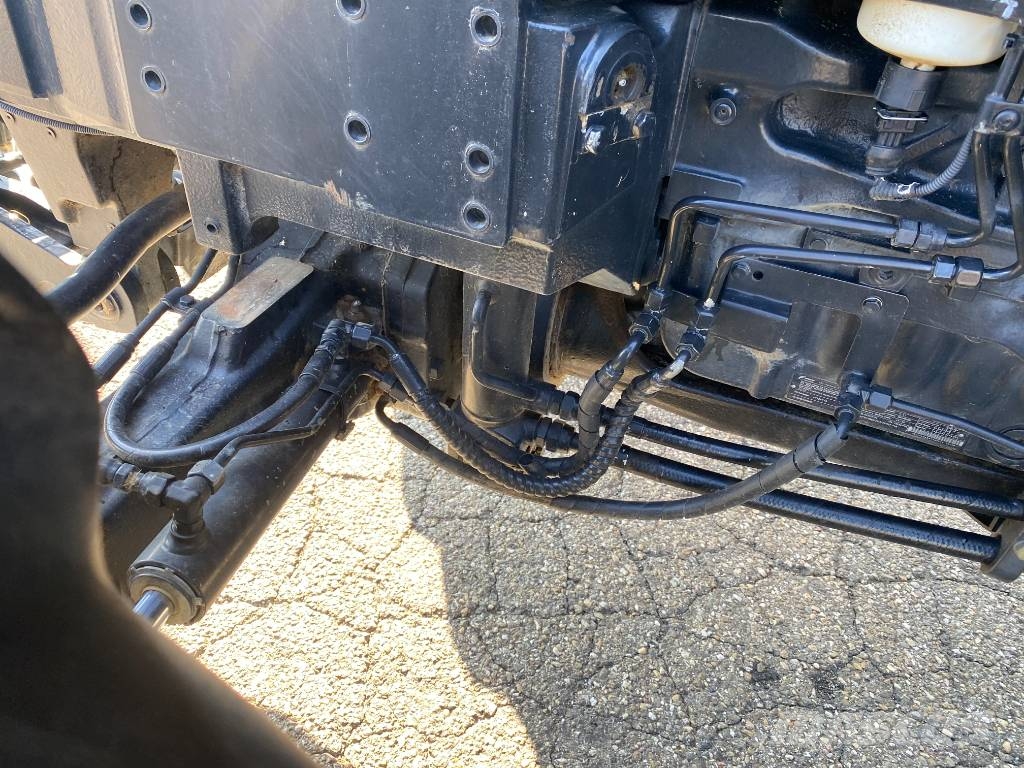 Case IH MAXXUM 125 MultiController 40Km/h endommagé Traktorit