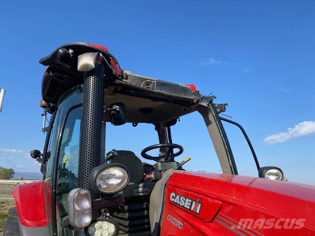 Case IH MAXXUM 125 MultiController 40Km/h endommagé Traktorit