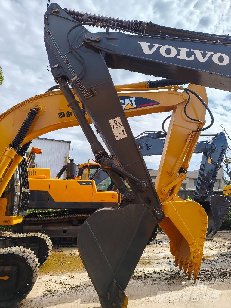 Volvo EC 220 Kāpurķēžu ekskavatori