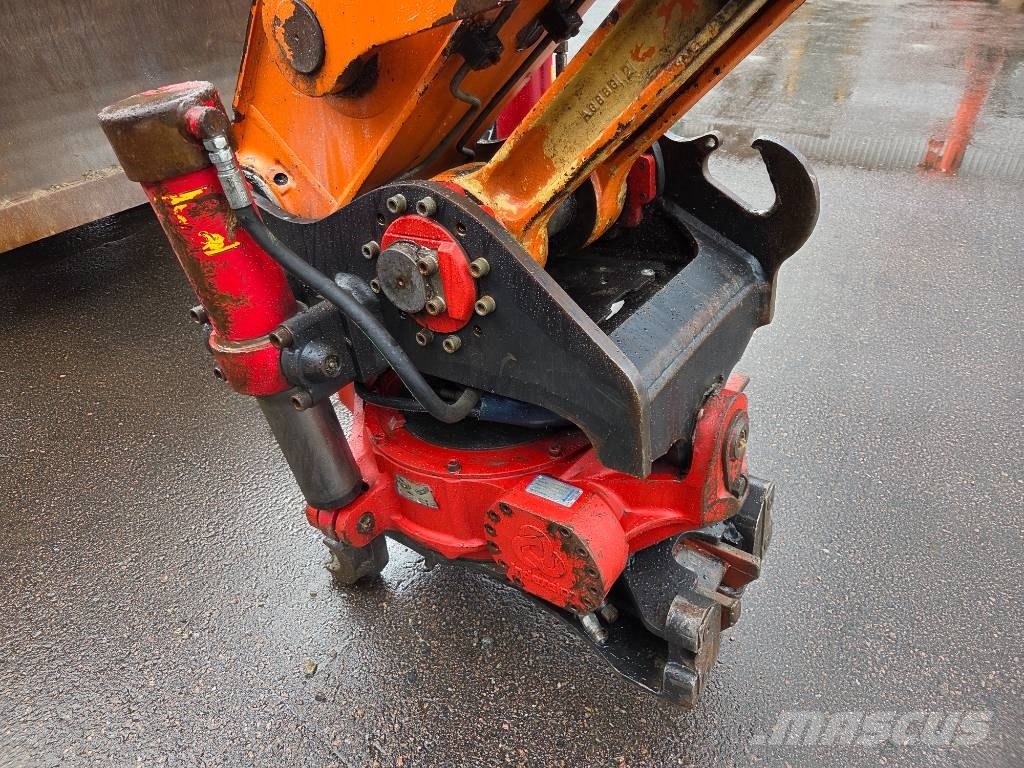 Hitachi ZX160 W PYÖRITTÄJÄLLÄ حفارات بعجل