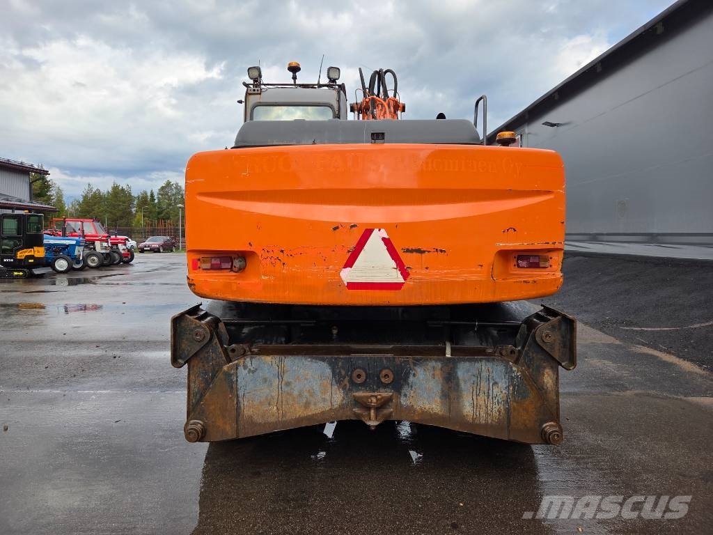Hitachi ZX160 W PYÖRITTÄJÄLLÄ حفارات بعجل