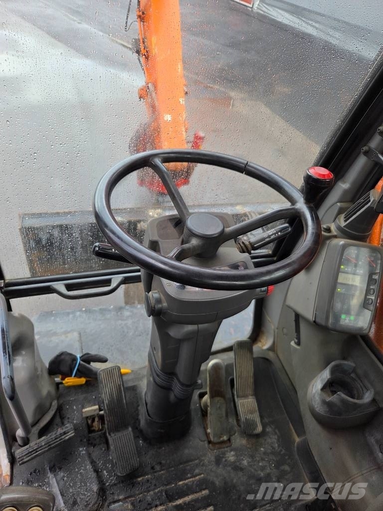 Hitachi ZX160 W PYÖRITTÄJÄLLÄ حفارات بعجل