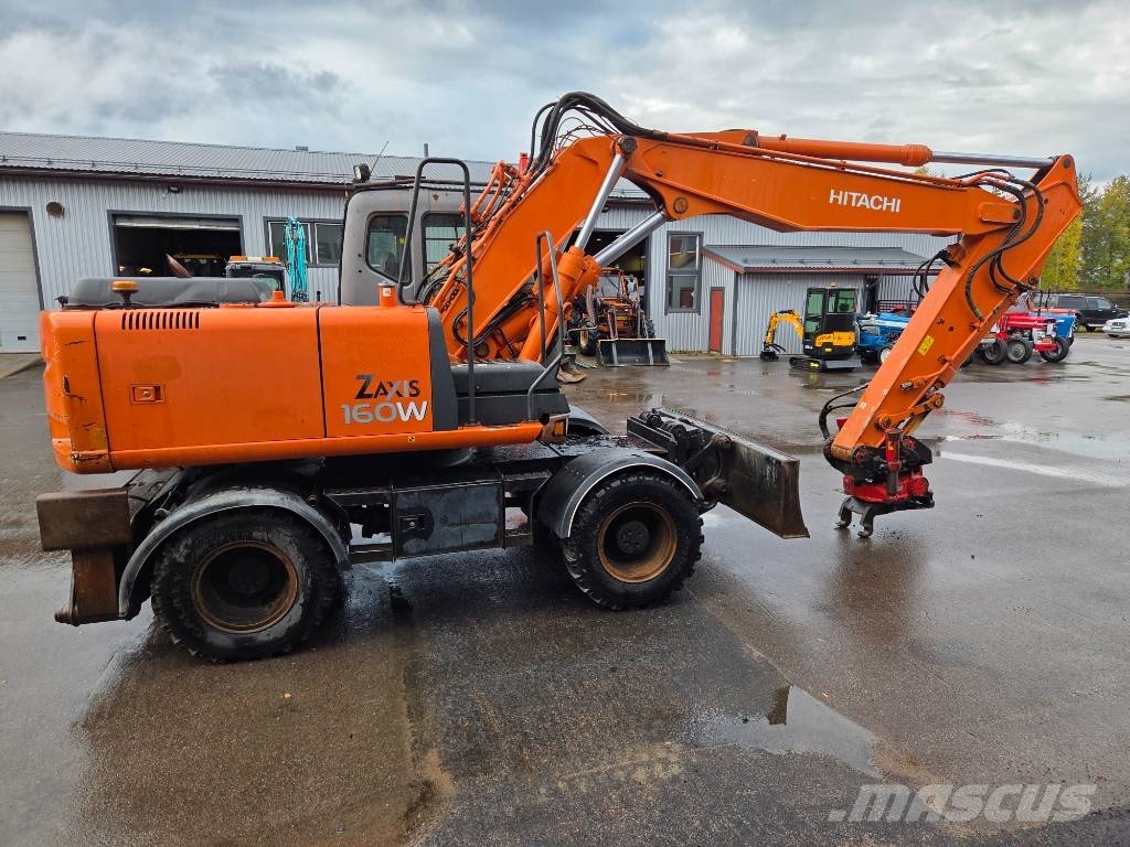 Hitachi ZX160 W PYÖRITTÄJÄLLÄ حفارات بعجل