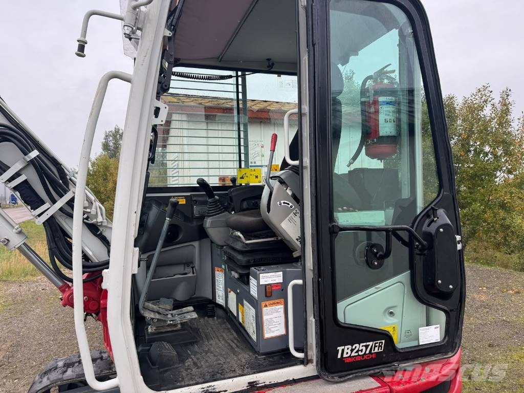 Takeuchi TB 257 FR Mini ekskavatori < 7 t