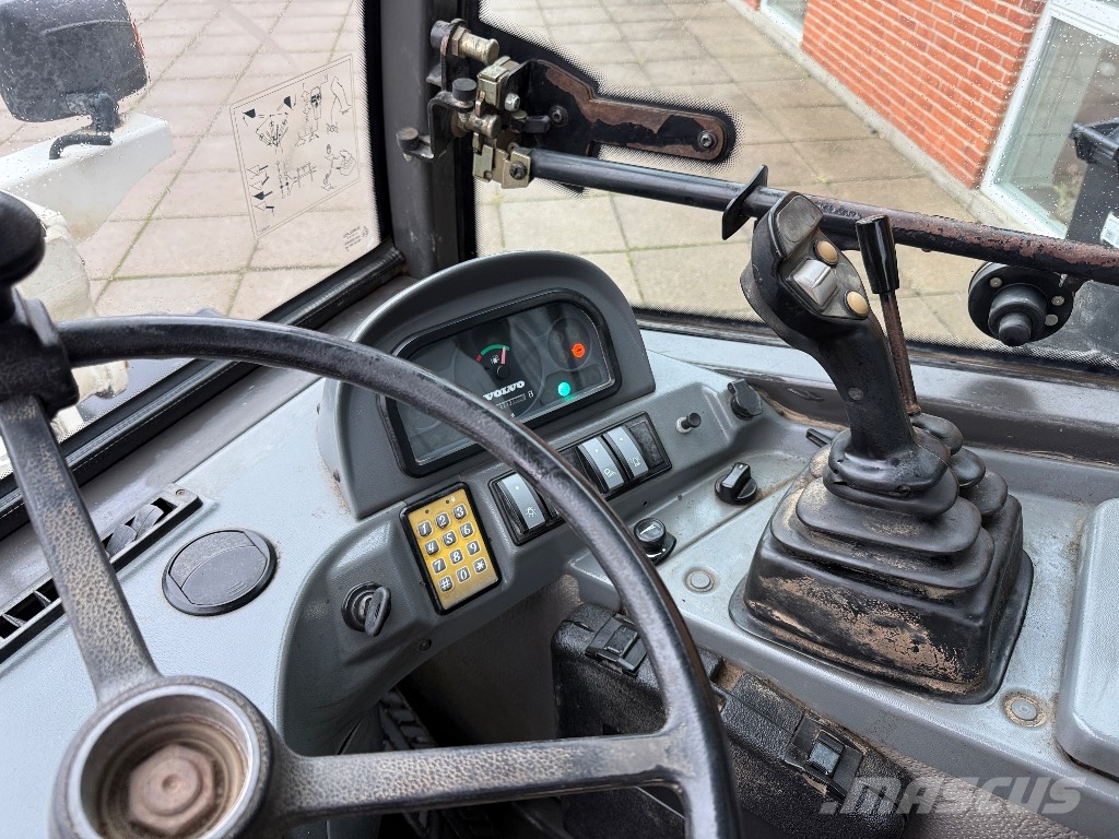 Volvo L 25 B Gumikerekes homlokrakodók