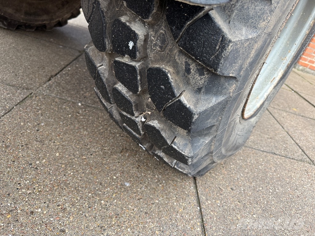 Volvo L 25 B Gumikerekes homlokrakodók