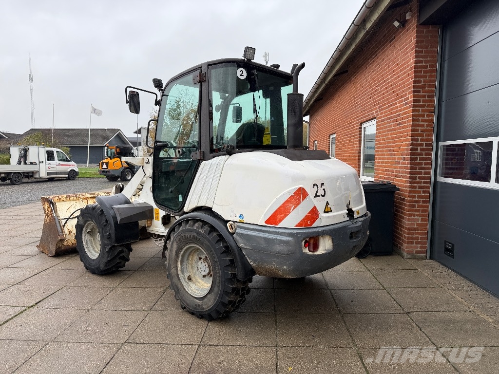 Volvo L 25 B Gumikerekes homlokrakodók