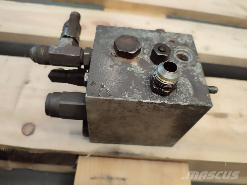 Volvo Hydraulic block 3036705 Volvo EC55 Hydraulics
