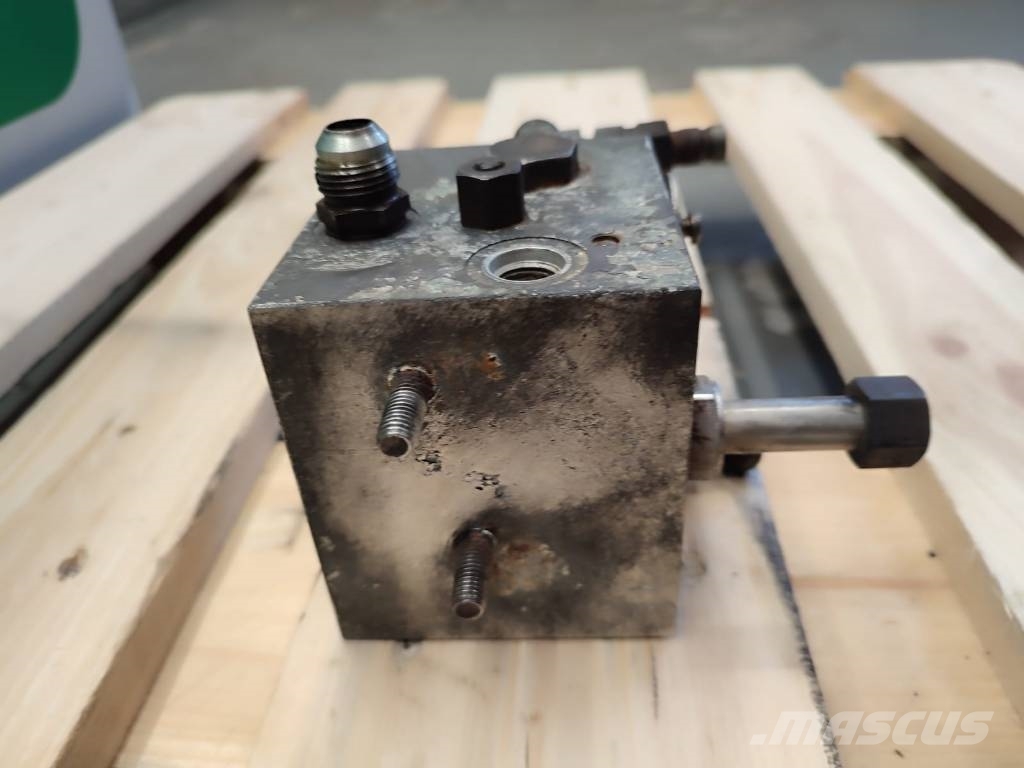 Volvo Hydraulic block 3036705 Volvo EC55 Hydraulics