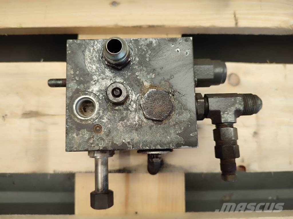 Volvo Hydraulic block 3036705 Volvo EC55 Hydraulics