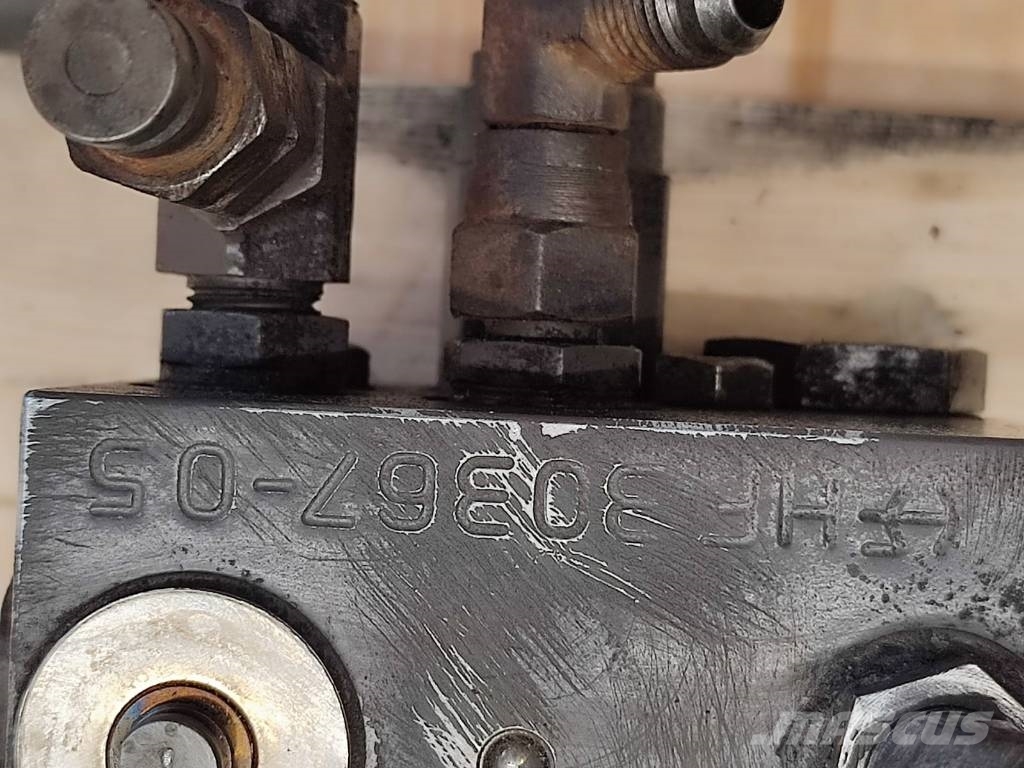 Volvo Hydraulic block 3036705 Volvo EC55 Hydraulics