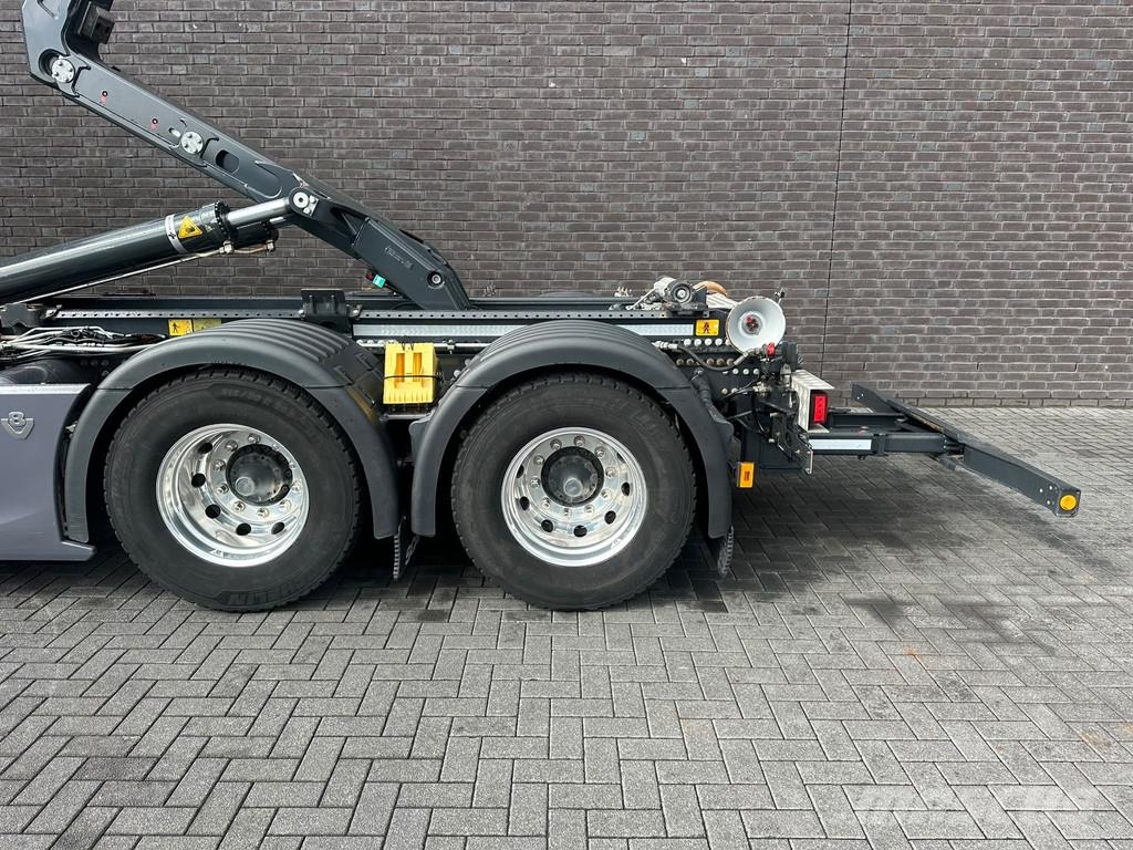 Scania S660 V8 6X4 B6X4 NB HAAKARM/ABROLLER/CONTAINERSYST Camiones elevadores de gancho