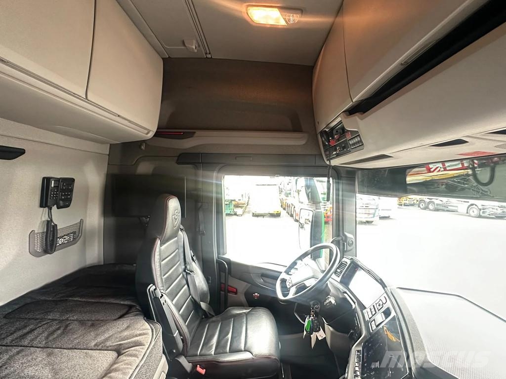 Scania S660 V8 6X4 B6X4 NB HAAKARM/ABROLLER/CONTAINERSYST Camiones elevadores de gancho