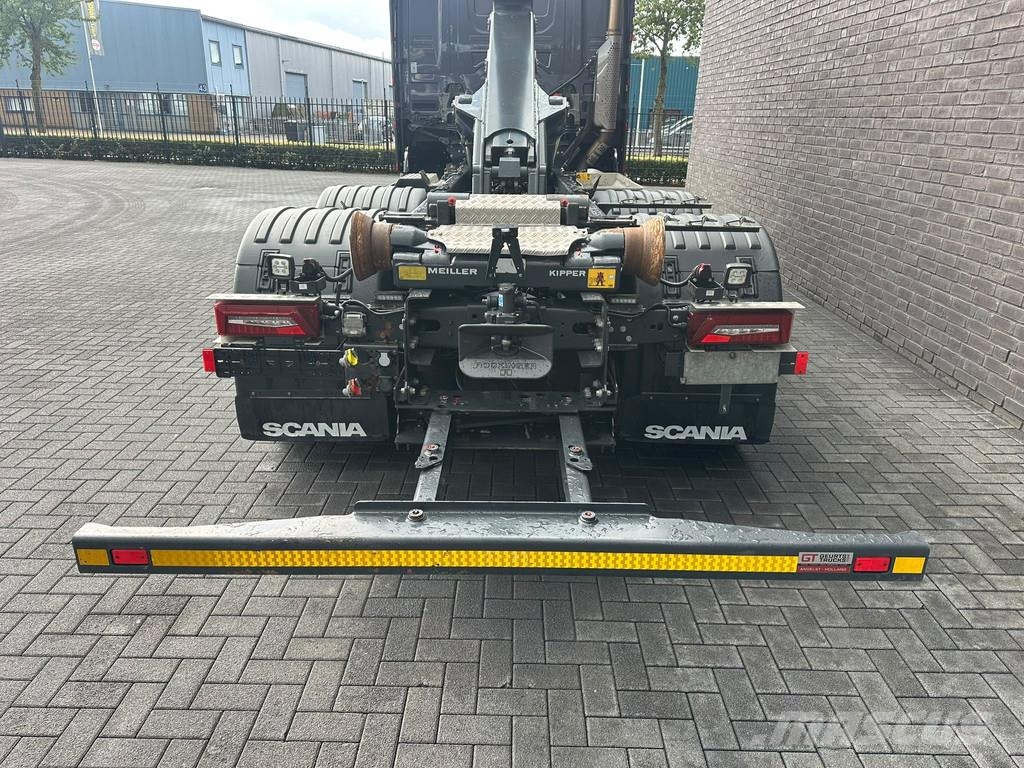 Scania S660 V8 6X4 B6X4 NB HAAKARM/ABROLLER/CONTAINERSYST Camiones elevadores de gancho