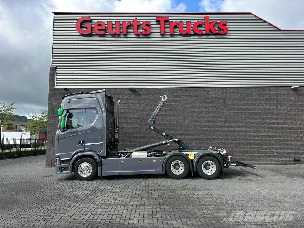 Scania S660 V8 6X4 B6X4 NB HAAKARM/ABROLLER/CONTAINERSYST Camiones elevadores de gancho