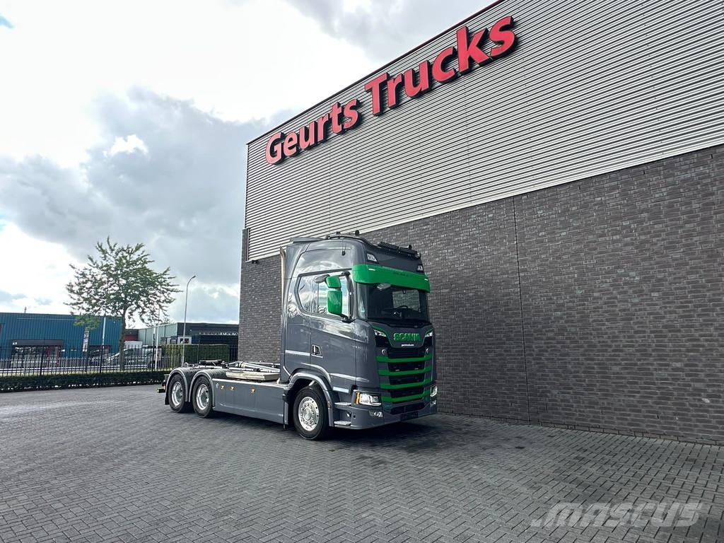 Scania S660 V8 6X4 B6X4 NB HAAKARM/ABROLLER/CONTAINERSYST Camiones elevadores de gancho