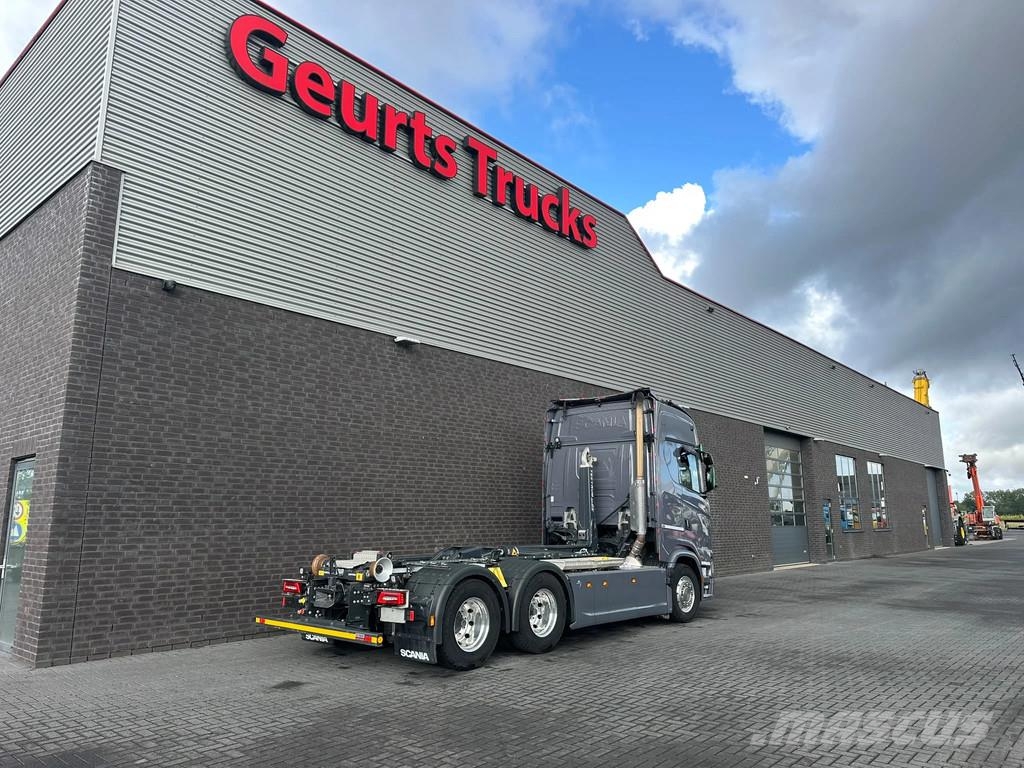 Scania S660 V8 6X4 B6X4 NB HAAKARM/ABROLLER/CONTAINERSYST Camiones elevadores de gancho