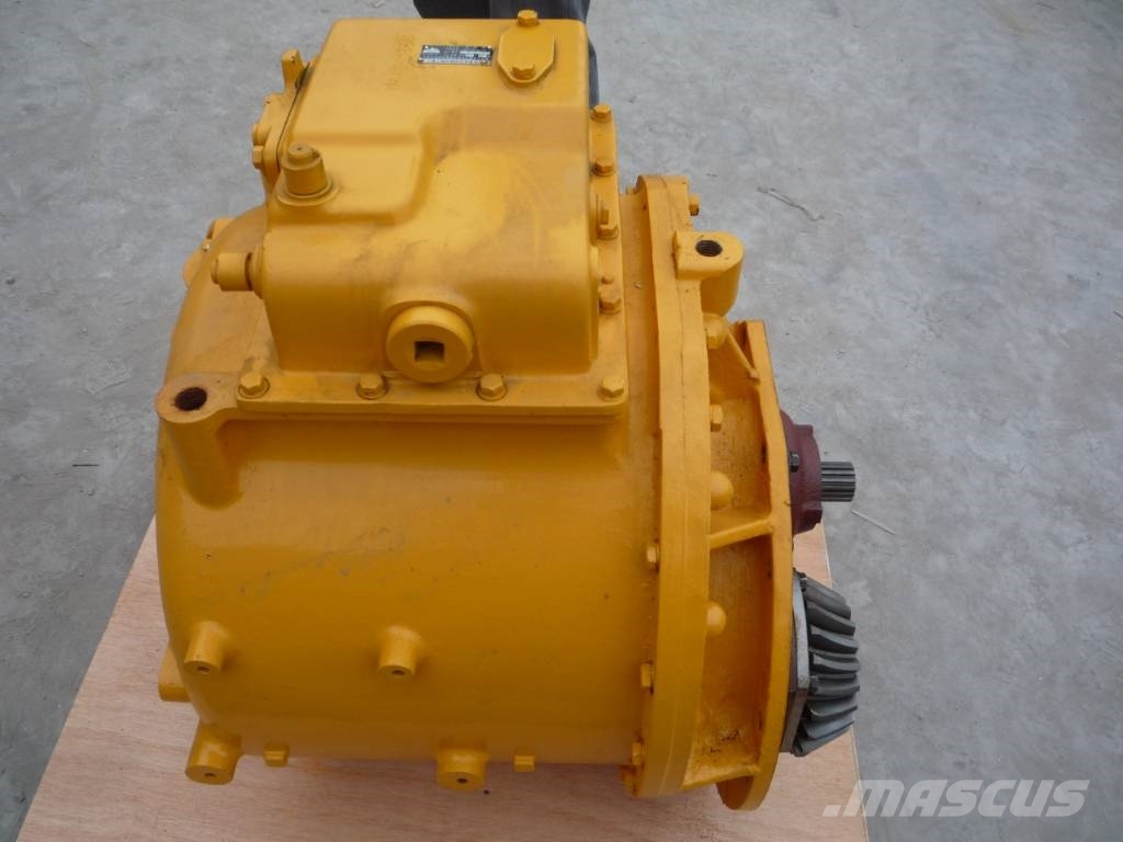 Komatsu D5A-21 transmission 154-15-01011 Getriebe