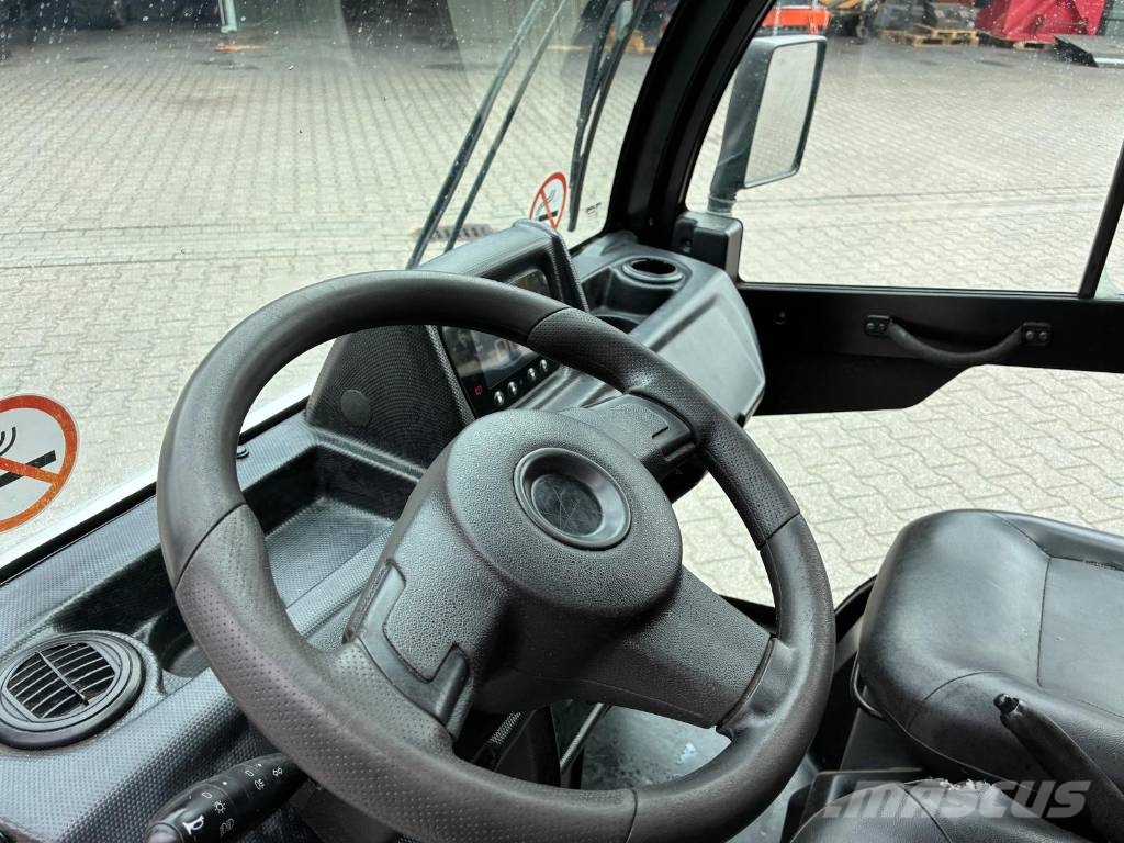 Goupil G4 elektrische wagen met afval container Camion dei rifiuti