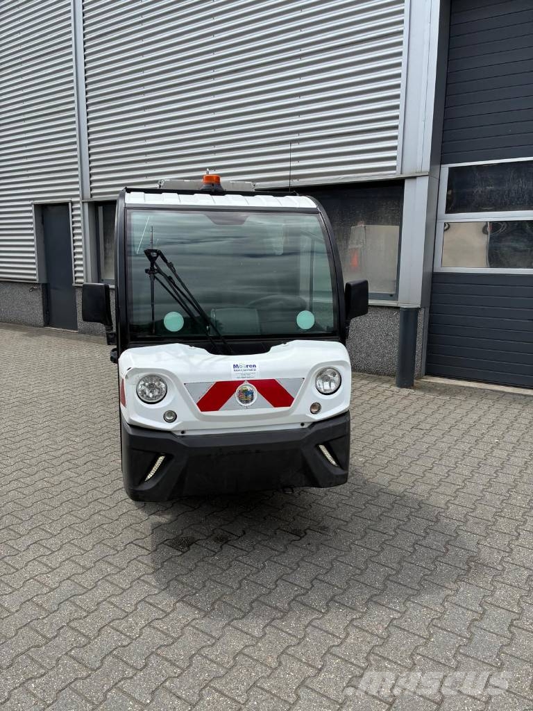 Goupil G4 elektrische wagen met afval container Camion dei rifiuti