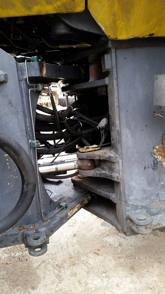 Komatsu WA470-5 لوادر بعجل