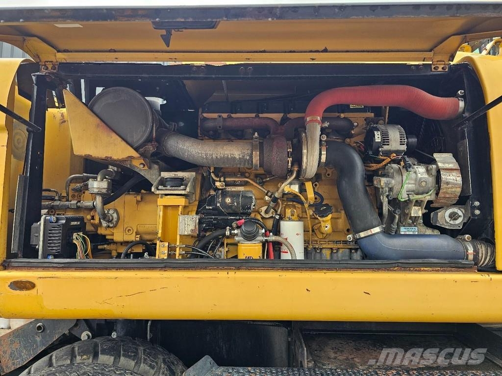 CAT M316D Ekskavatori uz riteņiem
