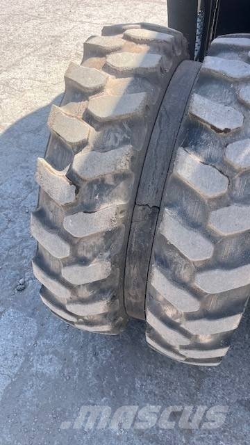 Takeuchi TB295W 轮式挖掘机
