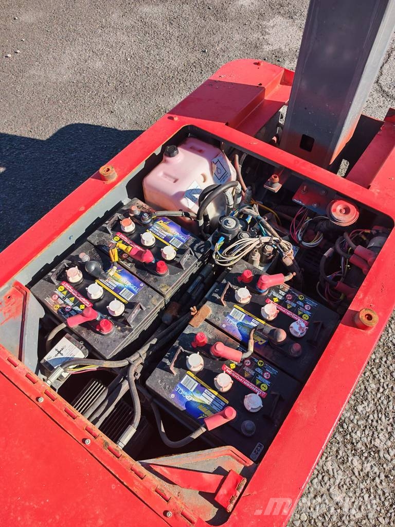 SkyJack SJ 16 Személyemelők