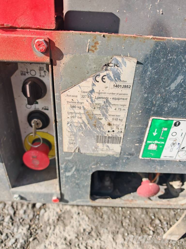 SkyJack SJ 16 Személyemelők