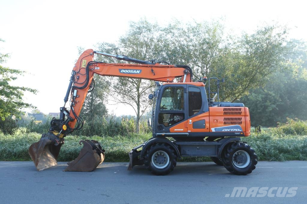 Doosan DX 170 W-5 Mobiele kraan | 9500u | DKS | Vacuüm Ratasekskavaatorid