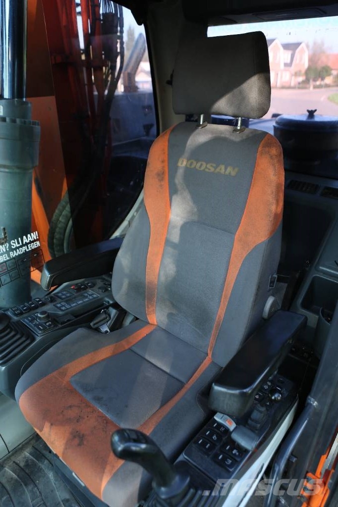 Doosan DX170W Mobiele kraan | 9500u | DKS | Vacuüm | GPS Pyöräkaivukoneet