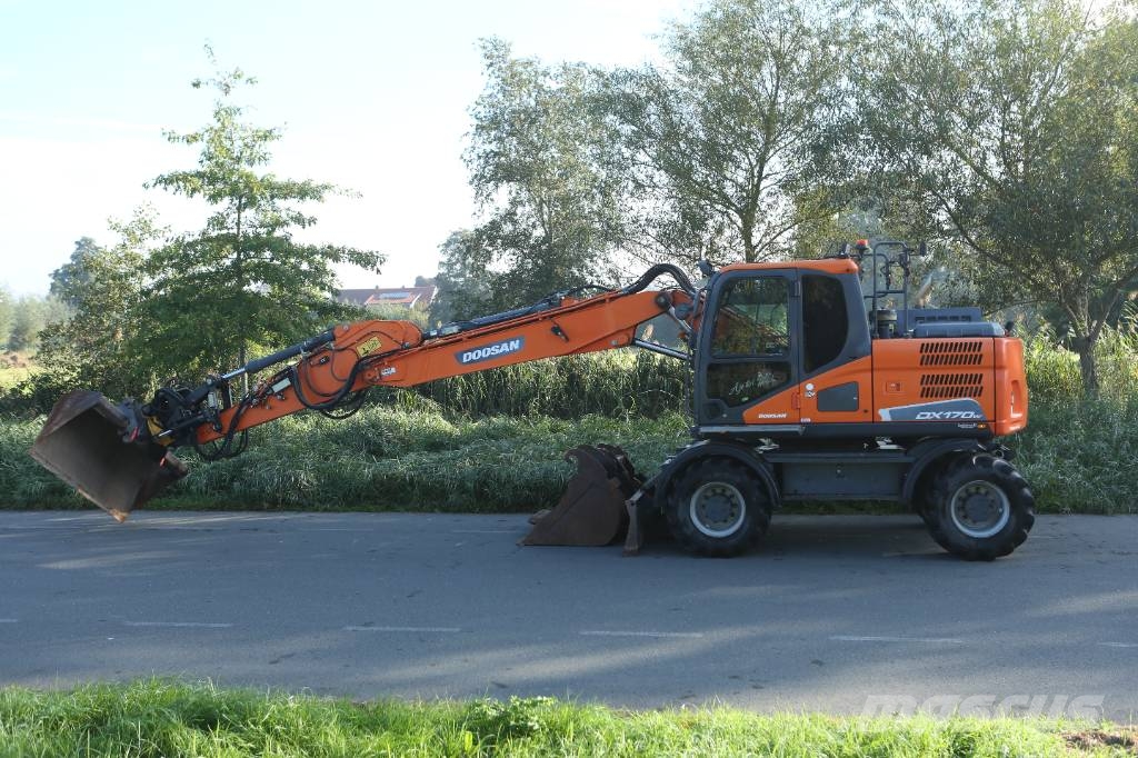 Doosan DX170W Mobiele kraan | 9500u | DKS | Vacuüm | GPS Pyöräkaivukoneet