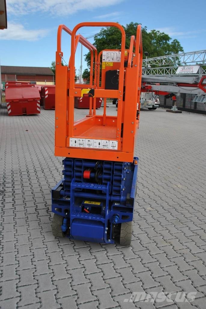 JCB Lager Neugerät Scheren Arbeitsbühne 8 Meter Saksilavat