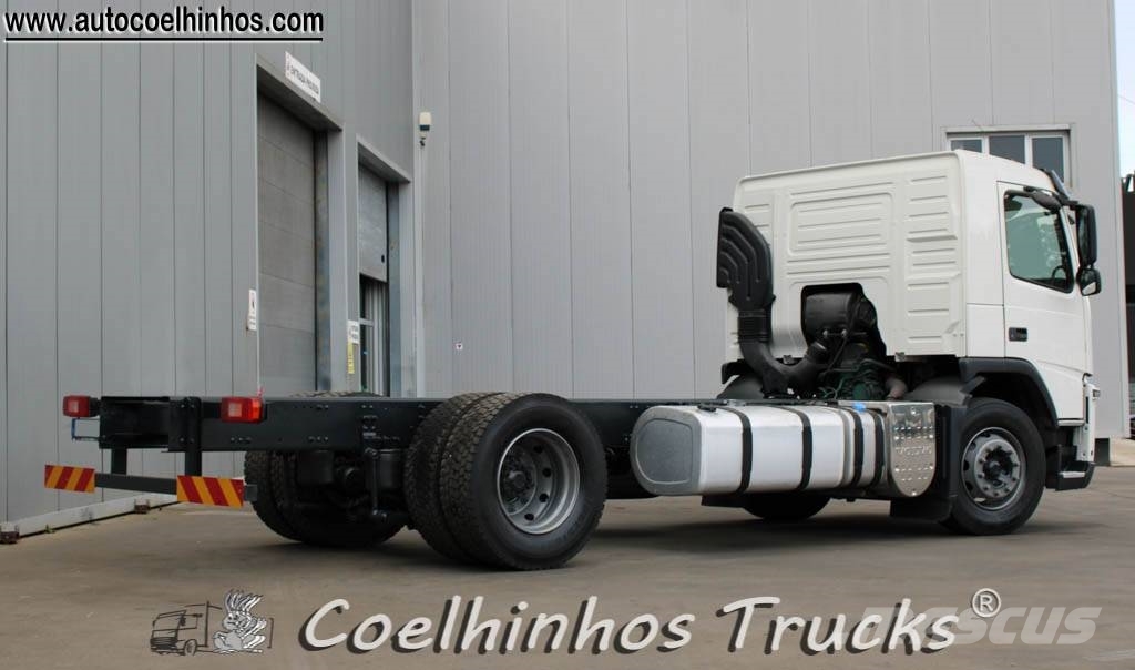 Volvo FM 330 Camiones con chasís y cabina