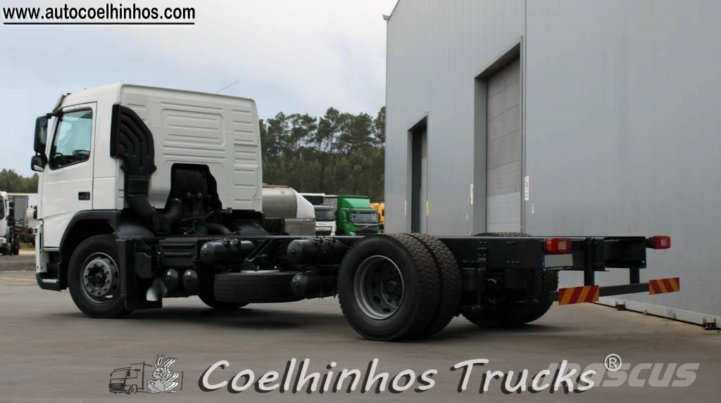 Volvo FM 330 Camiones con chasís y cabina