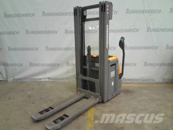 Jungheinrich EJC 214z Ledestablere
