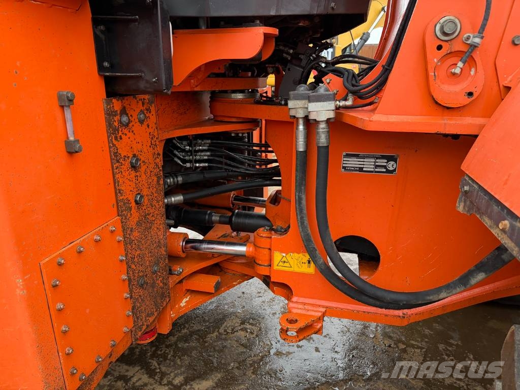 Hitachi ZW 310-5B Iekrāvēji uz riteņiem