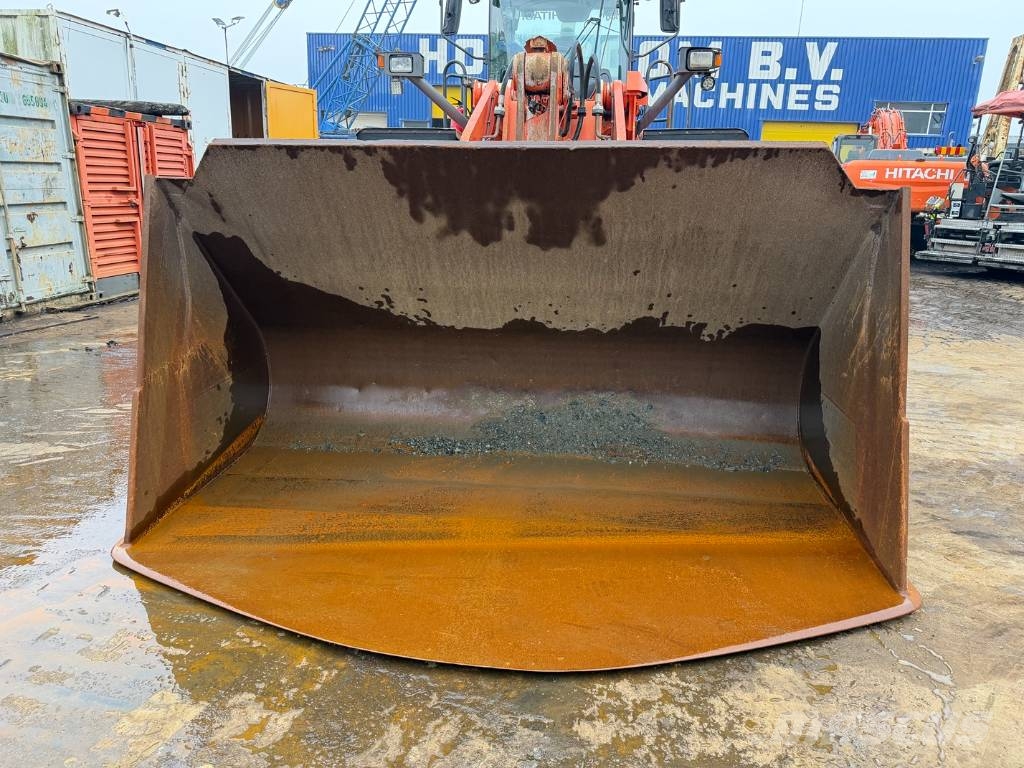 Hitachi ZW 310-5B Iekrāvēji uz riteņiem