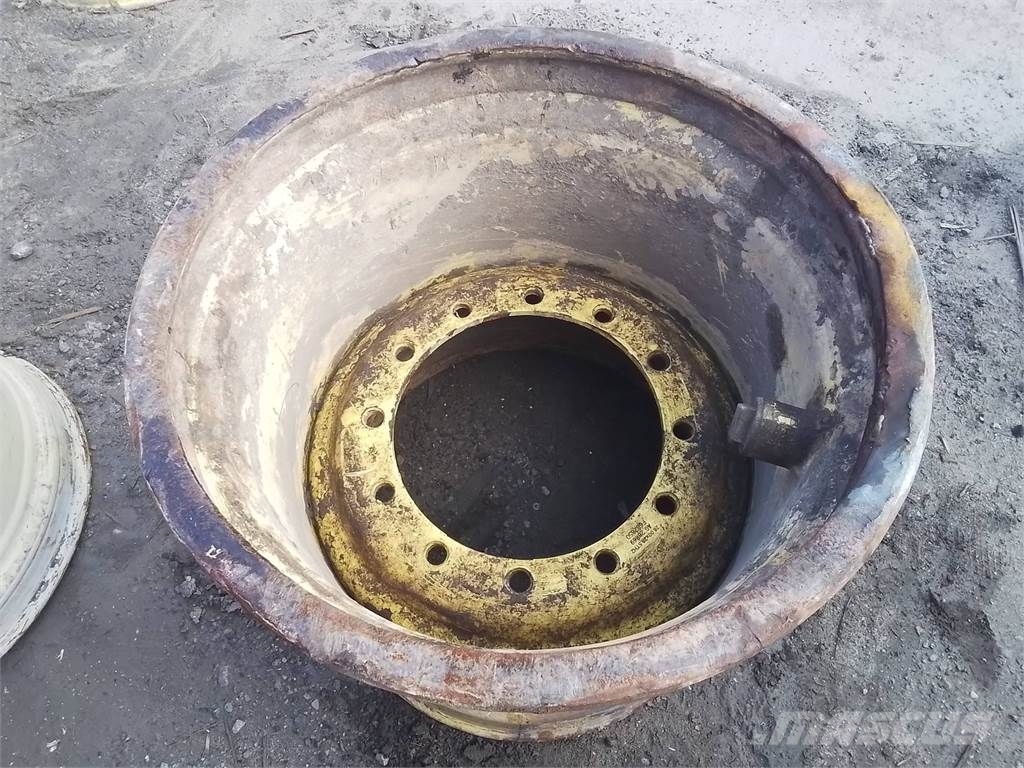 John Deere 1910 26x28,5 Used/Beg الإطارات والعجلات والحافات